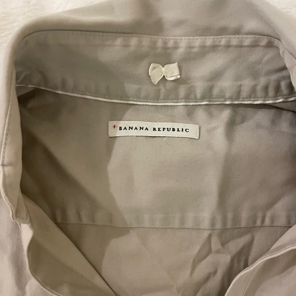 Fitted short sleeves banana republic button up top - Picture 2 of 4